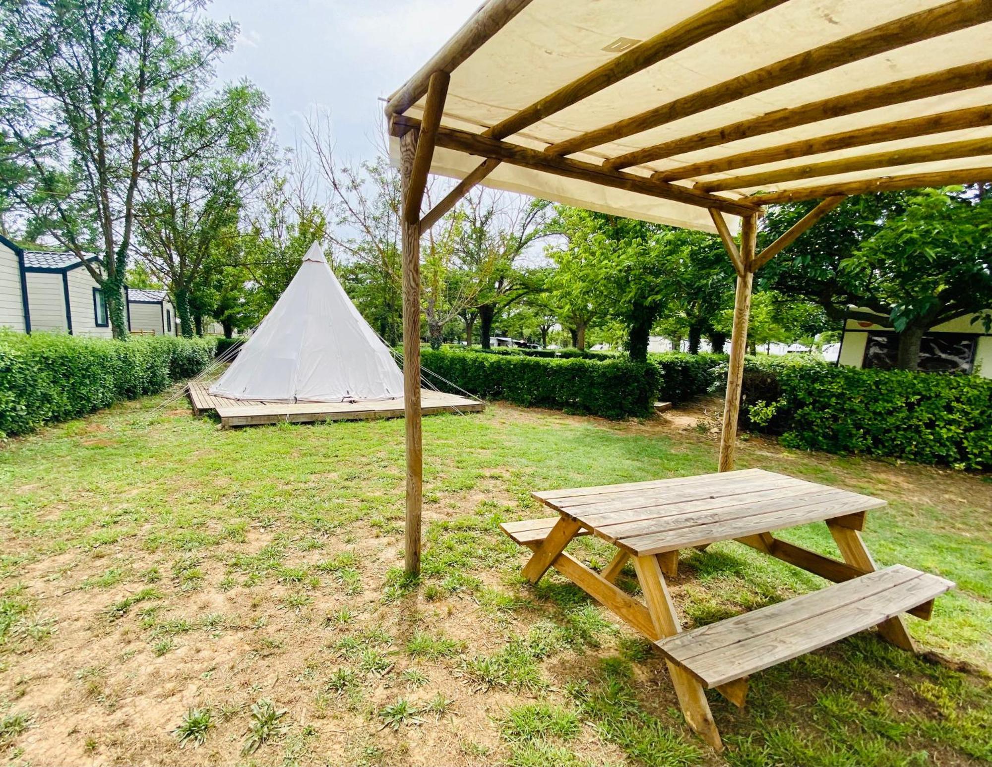 Camping Paradis Family Les Rives De L'Herault Gignac  Exterior foto